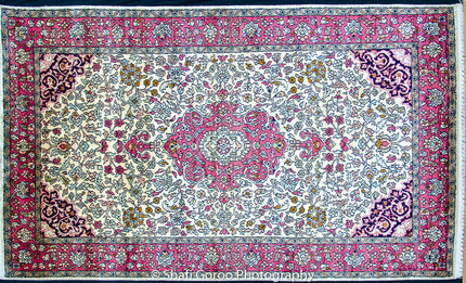 Regular silk carpet, size: 3 feet by 5 feet