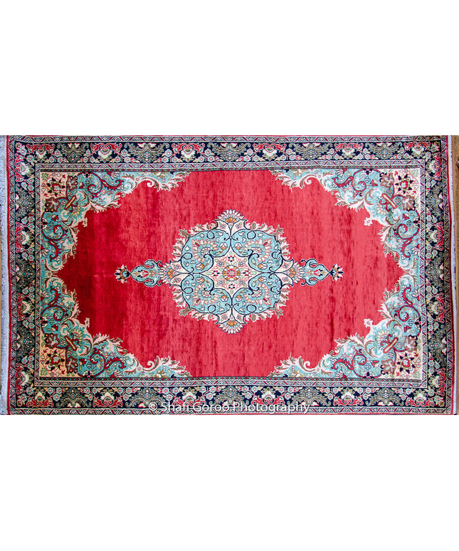 Regular silk carpet, size: 4 feet by 6 feet