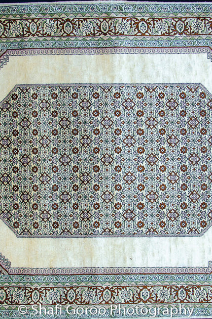 Regular silk carpet, size: 4 feet by 6 feet