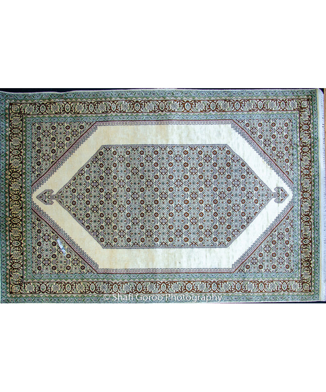 Regular silk carpet, size: 4 feet by 6 feet