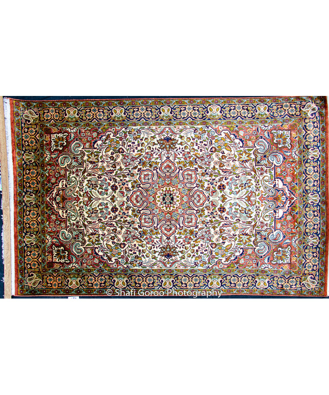 Regular silk carpet, size: 4 feet by 6 feet