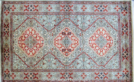 Regular silk carpet, size: 4 feet by 6 feet