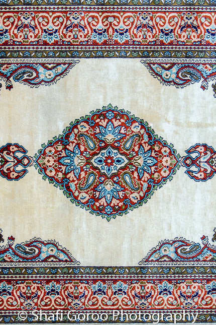 Regular silk carpet, size: 4 feet by 6 feet