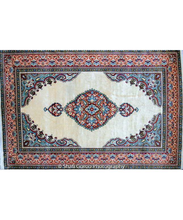 Regular silk carpet, size: 4 feet by 6 feet