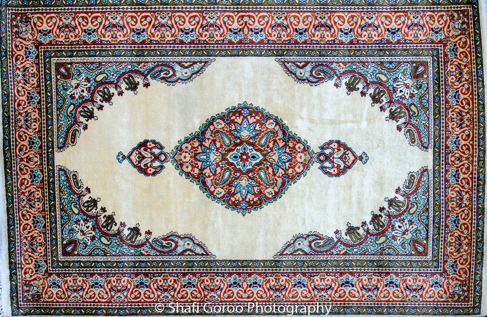 Regular silk carpet, size: 4 feet by 6 feet