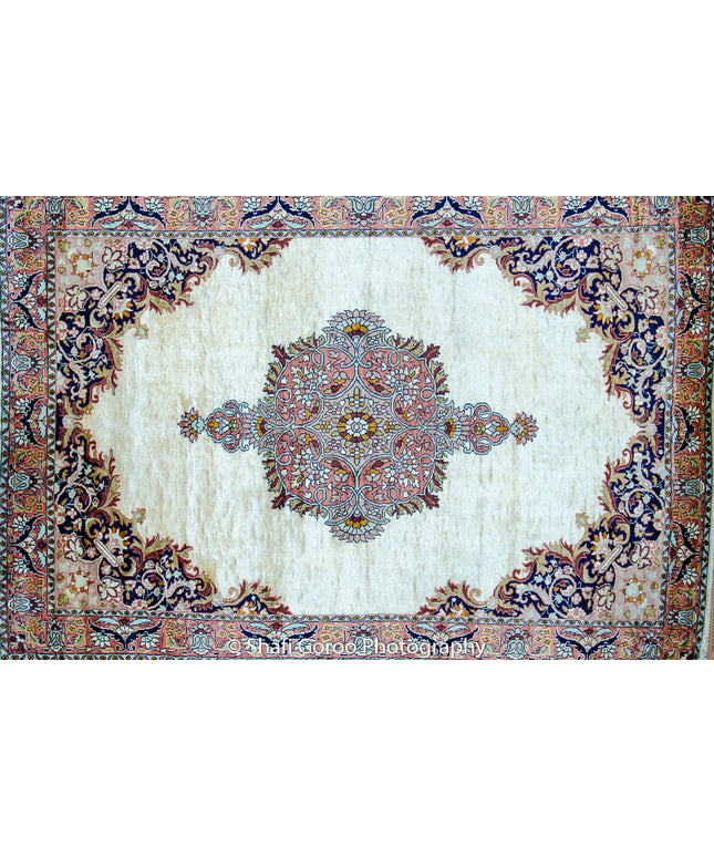Regular silk carpet, size: 4 feet by 6 feet