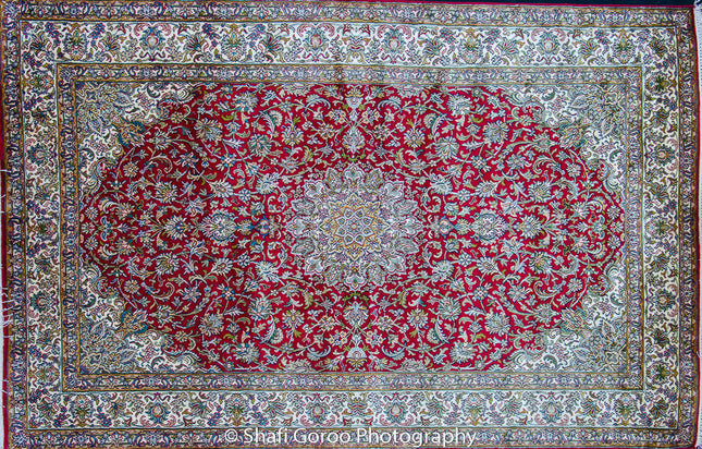 Regular silk carpet, size: 4 feet by 6 feet