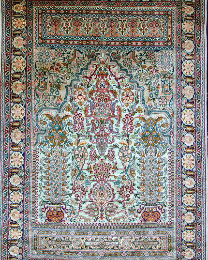 Regular silk carpet, size: 4 feet by 6 feet