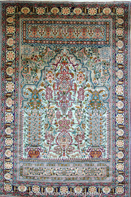 Regular silk carpet, size: 4 feet by 6 feet