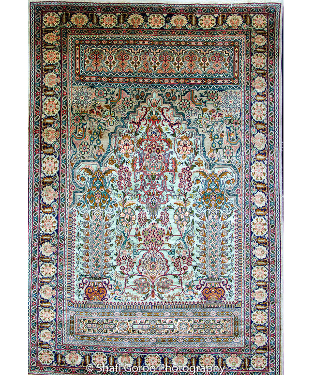 Regular silk carpet, size: 4 feet by 6 feet