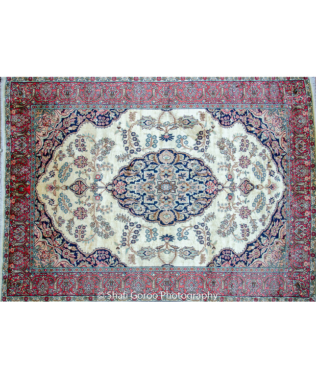 Regular silk carpet, size: 5 feet by 7 feet