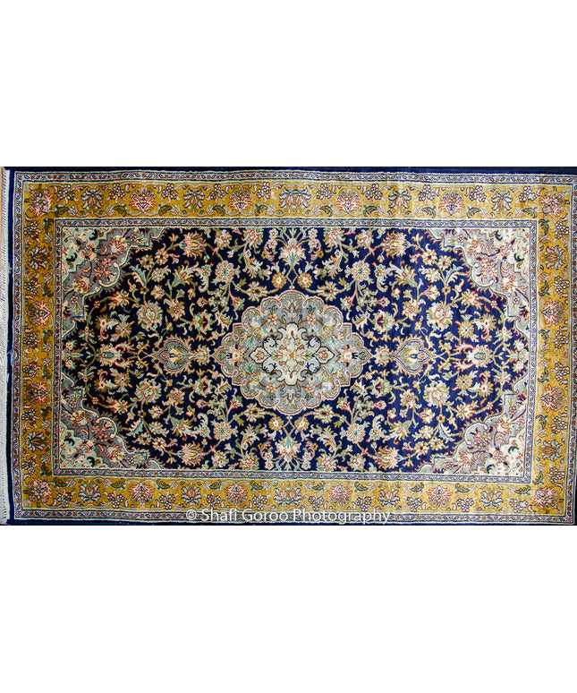 High knot silk on silk, size 2.5' x 4'