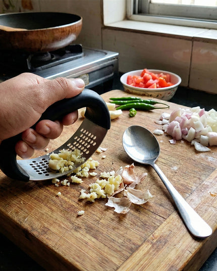 Heavy-duty Garlic Press Tool With Spoon Set (2 Pc Set)