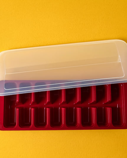 Supermom Frizzy Ice Tray With 2-in-1 Compartment For Ice Cubes And Storage Box (1 Pc)