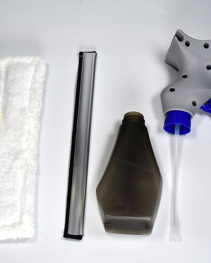 4946 Plastic Easy Glass Cleaner 3 In 1 Spray Type Cleaning Brush Pack Of 1